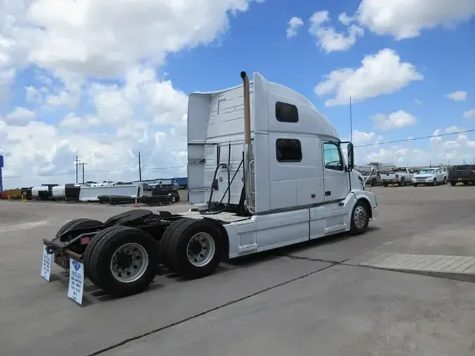 2012 VOLVO VNL64T780
