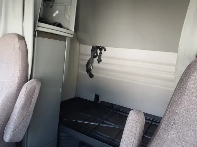 2020 VOLVO VNR64T-640