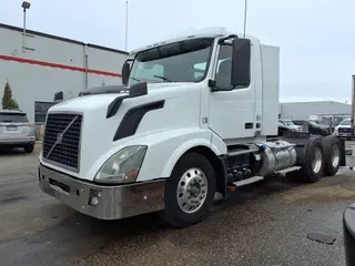 2017 VOLVO VNL64TRACTOR