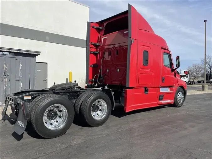 2021 FREIGHTLINER CA126