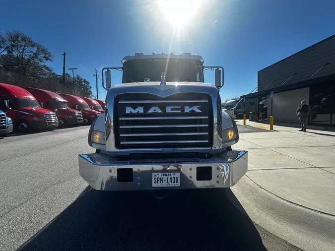 2018 Mack GU813