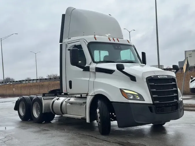 2022 FREIGHTLINER Cascadia 126