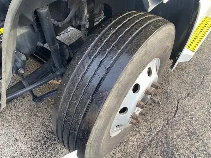 2023 Volvo VNR64T400