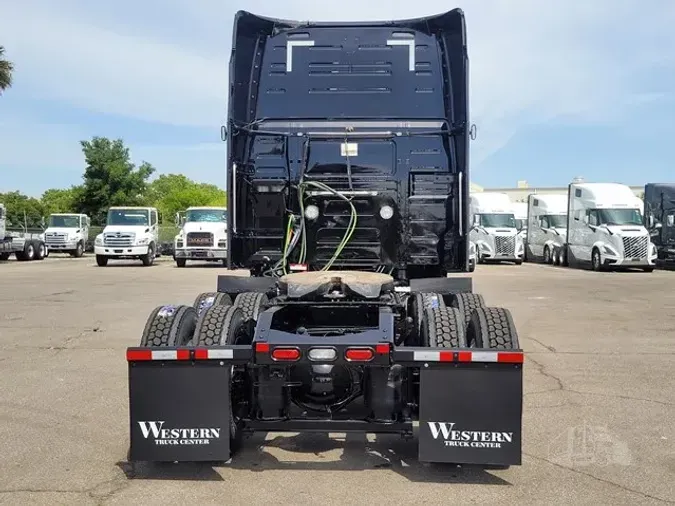 2024 VOLVO VNL64T860