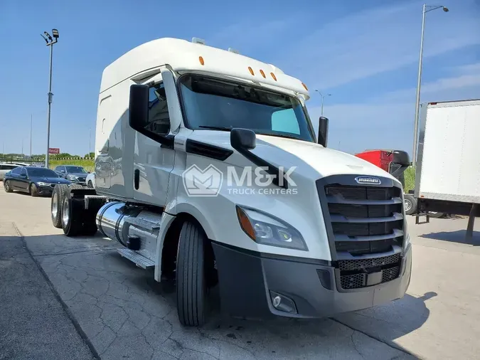 2022 FREIGHTLINER Cascadia 126