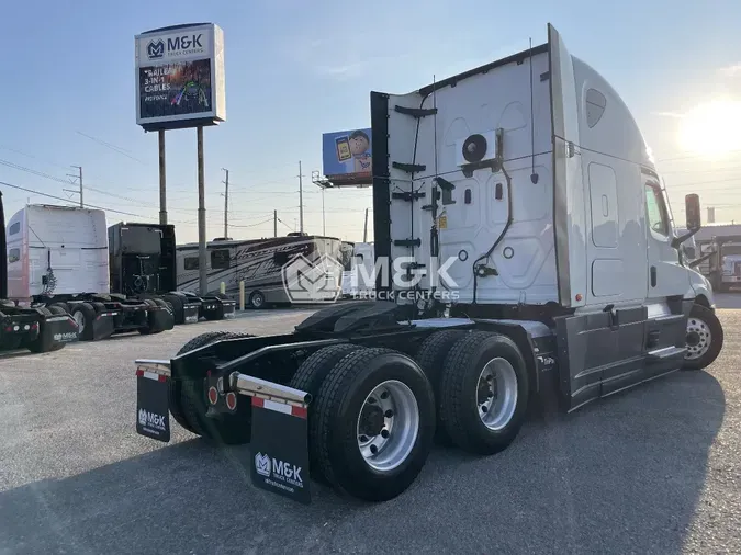 2020 FREIGHTLINER Cascadia 126