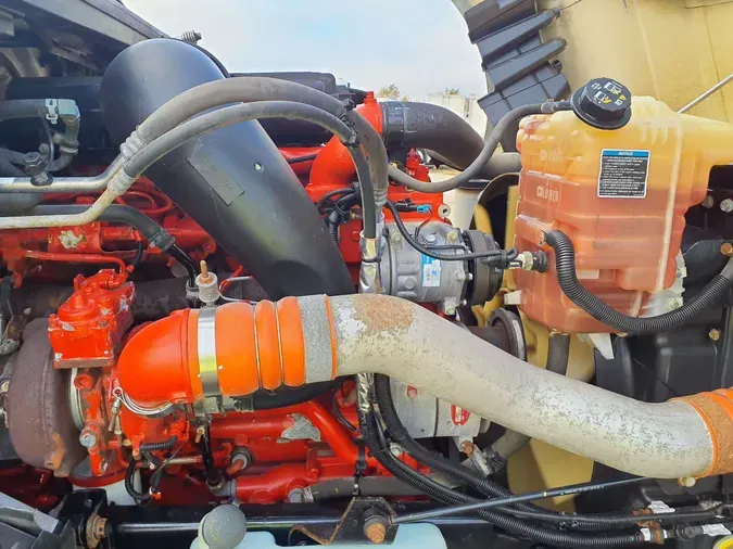 2019 NAVISTAR INTERNATIONAL LT625 DAYCAB T/A