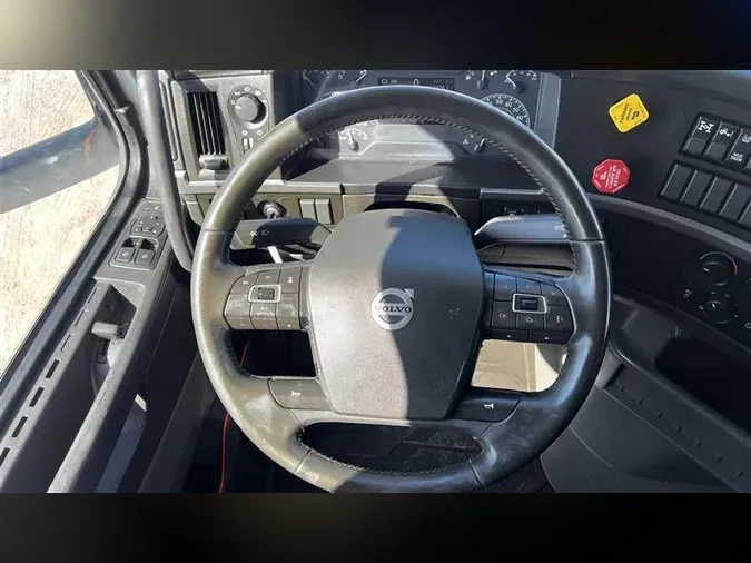 2019 VOLVO VNL760