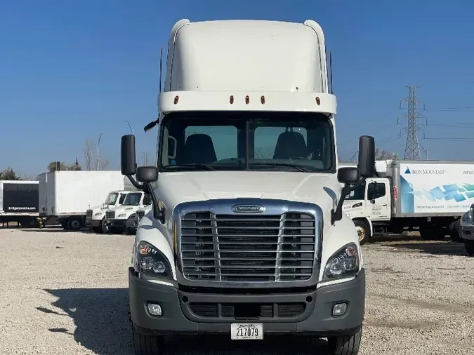 2019 Freightliner X12564ST