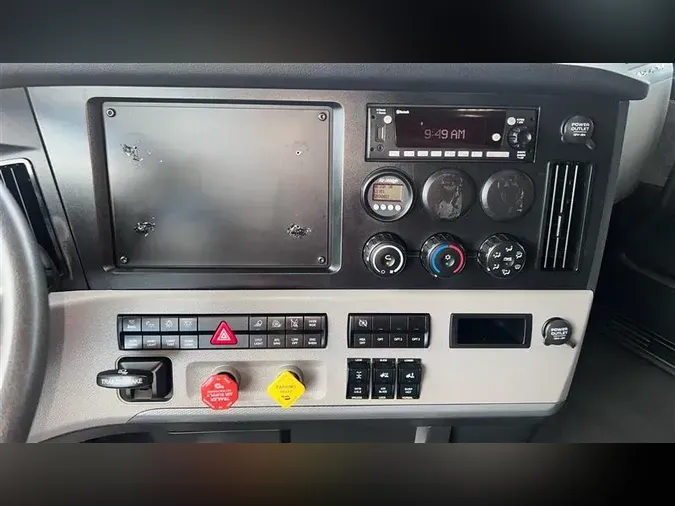 2022 FREIGHTLINER CA126