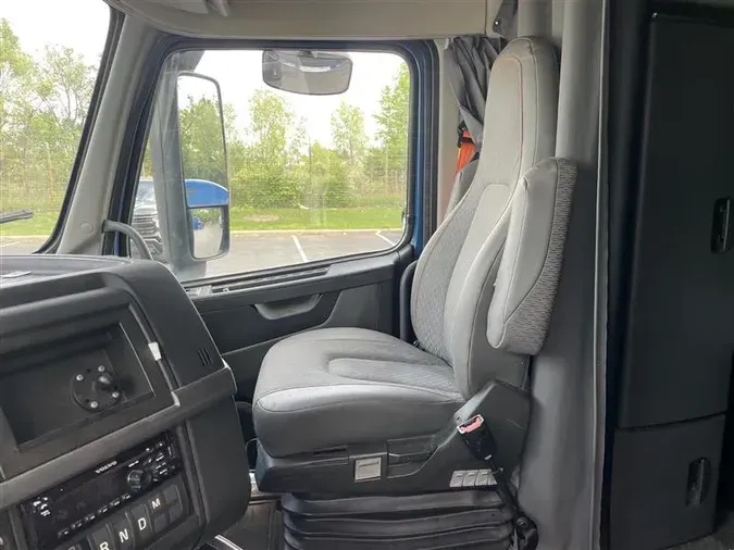 2020 VOLVO VNL760