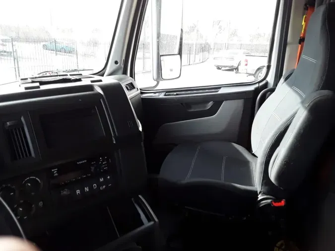 2020 VOLVO VNR64T-640911b5553e63a02420911ed934f025e66
