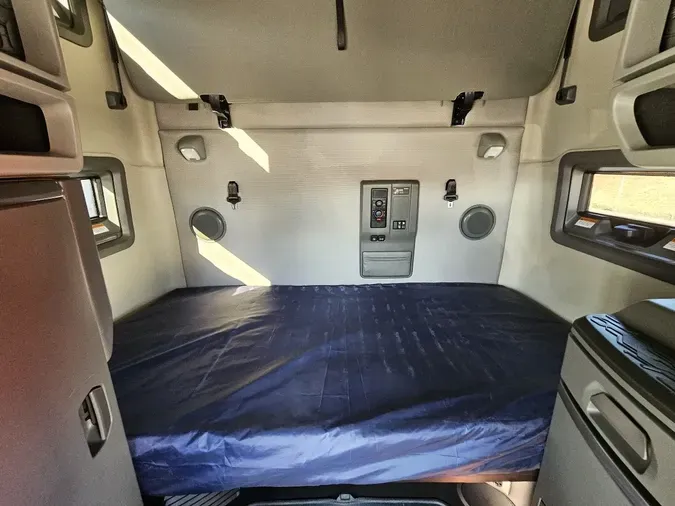 2024 VOLVO VNL64T760