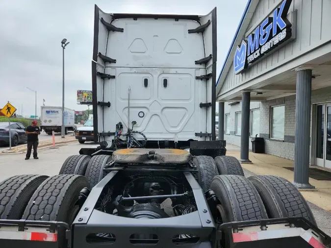 2021 FREIGHTLINER Cascadia 126
