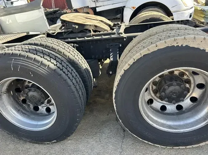 2018 VOLVO VNR64T300