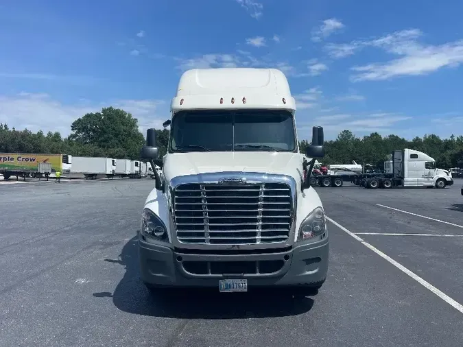 2018 Freightliner X12564ST