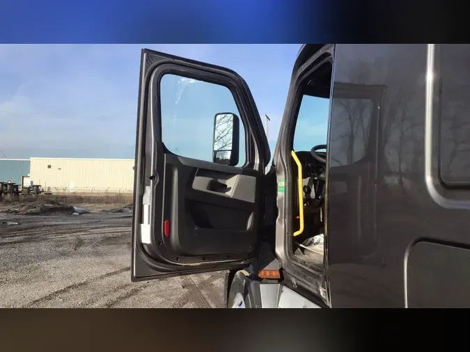 2022 Freightliner Cascadia 126