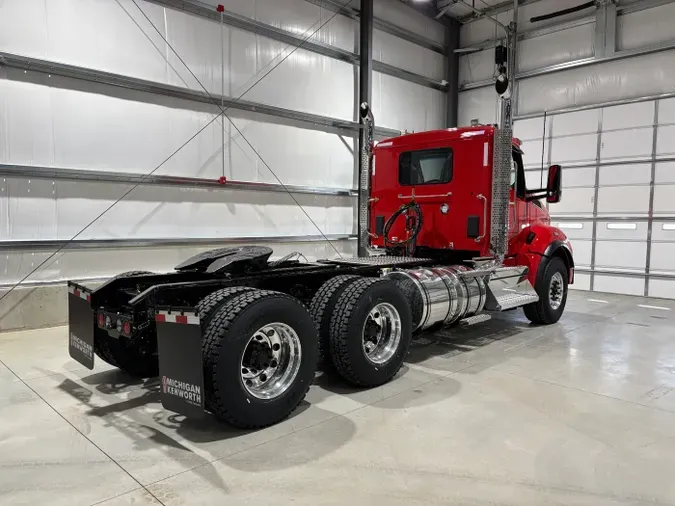 2027 Kenworth T880