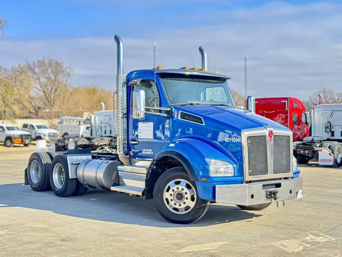 2024 KENWORTH T880