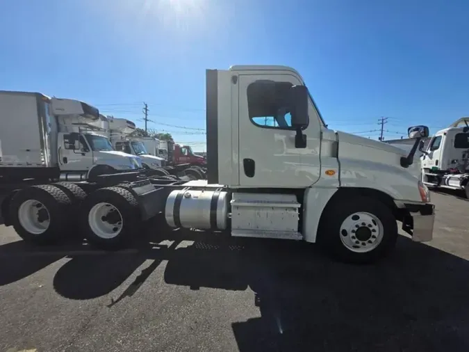 2019 FREIGHTLINER CASCADIA 125
