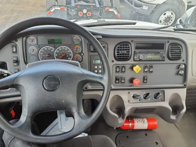 2016 FREIGHTLINER M2 106