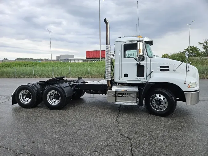 2018 MACK CXU613