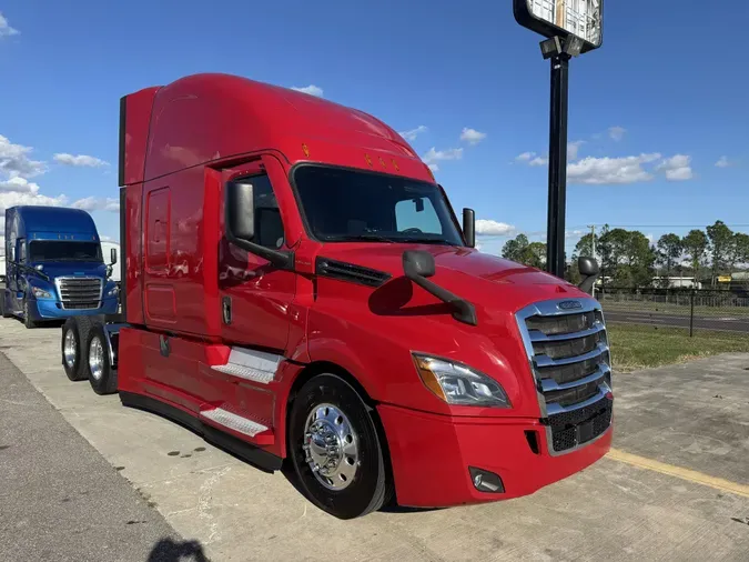 2020 Freightliner Cascadia 126