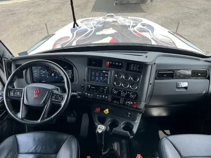 2023 Kenworth W990