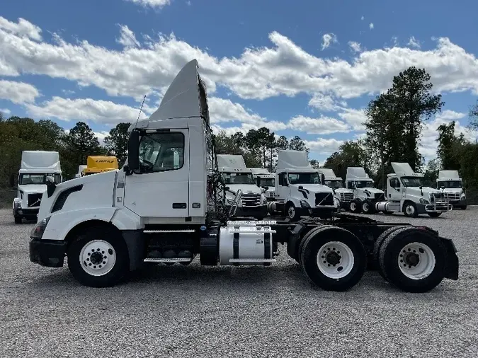 2016 Volvo VNL64300