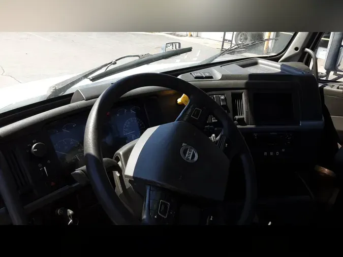 2018 Volvo VNL300