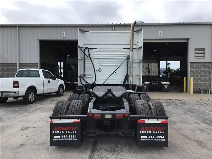 2019 VOLVO VNL740