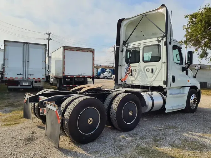 2020 FREIGHTLINER/MERCEDES CASCADIA 125