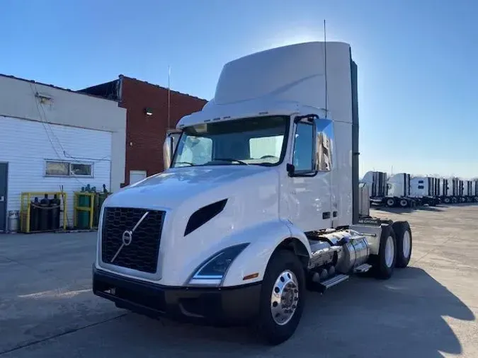 2021 Volvo VNR64T300