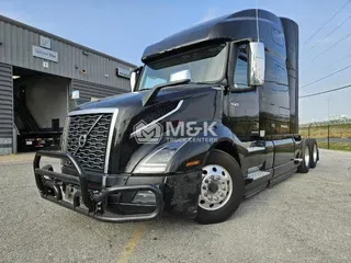 2023 VOLVO VNL64T760