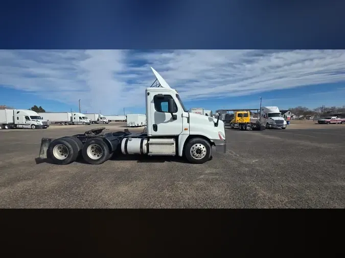 2019 FREIGHTLINER/MERCEDES CASCADIA 125915d9cac9132fd3df259c343cdf42907