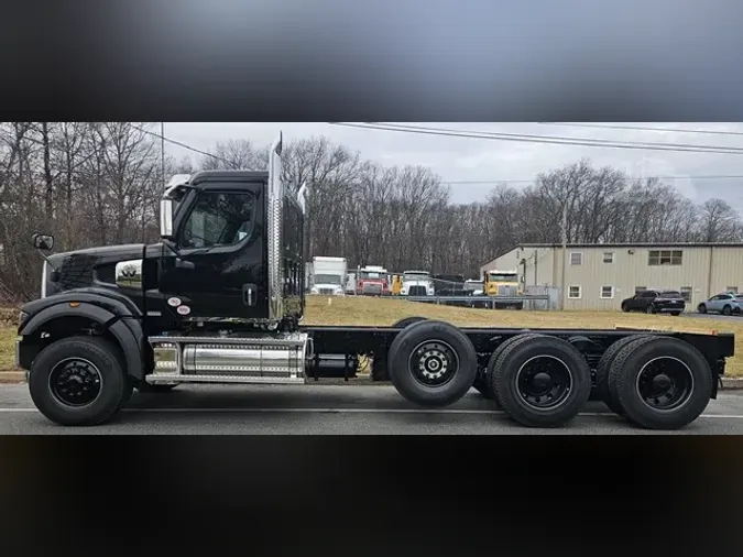 2025 WESTERN STAR 49X