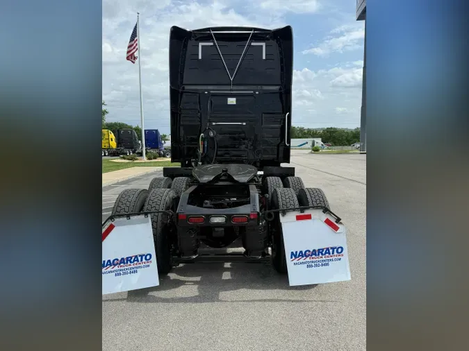 2021 VOLVO VNL64T760