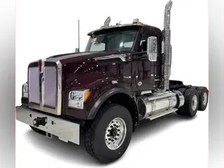 2027 Kenworth T880S
