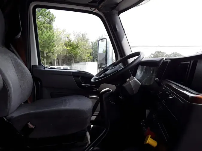 2019 NAVISTAR INTERNATIONAL LT625 SLPR CAB