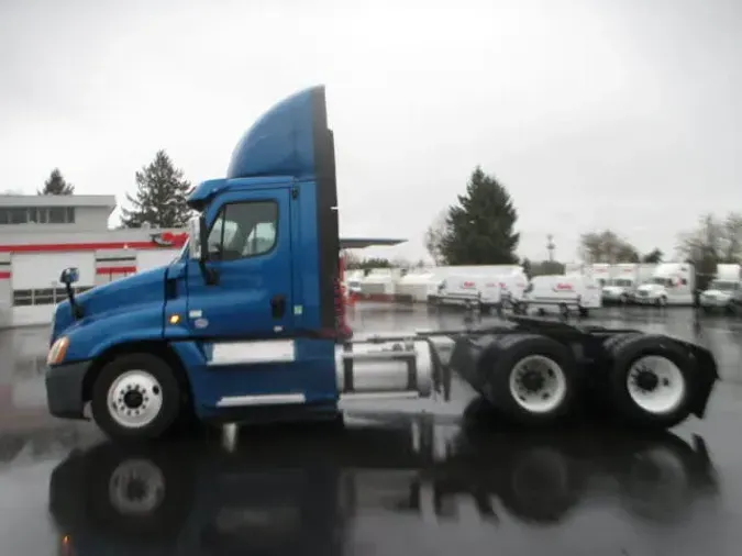 2017 FREIGHTLINER/MERCEDES CASCADIA 125