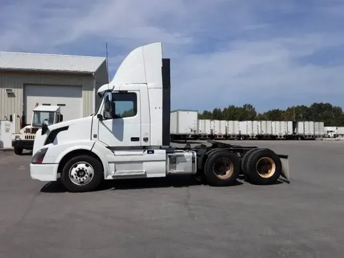 2017 Volvo VNL300