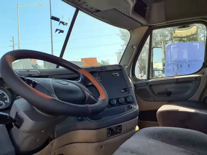 2018 FREIGHTLINER/MERCEDES CASCADIA 113