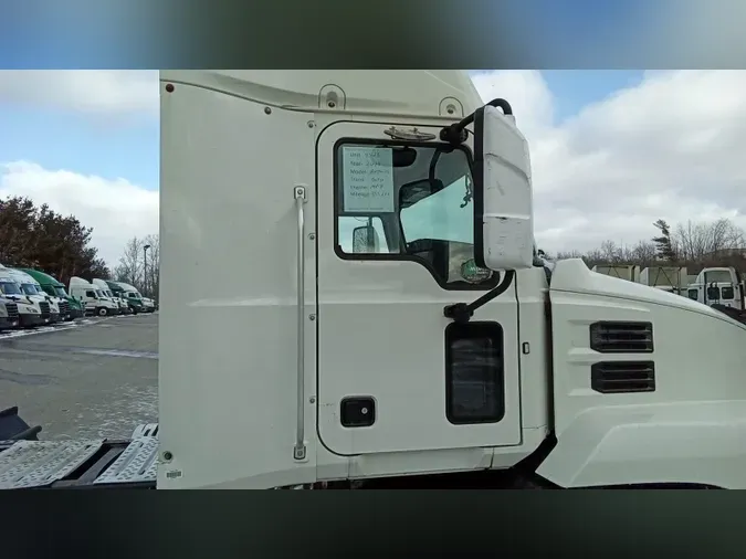 2019 Mack Anthem916d1a5f50d4bd65e2fc367d24e13861