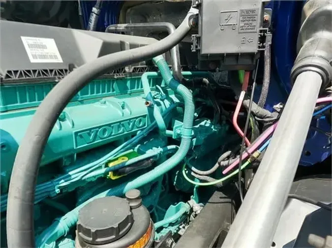 2017 VOLVO VNL64T670