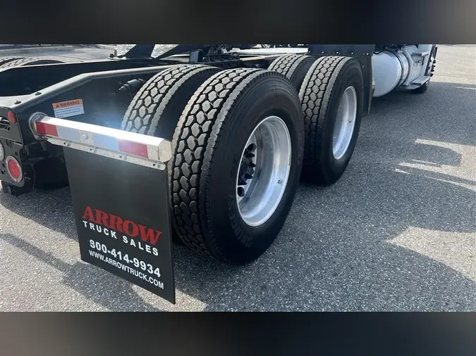 2019 FREIGHTLINER CA126