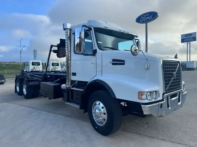 2019 VOLVO VHD ROLL OFF