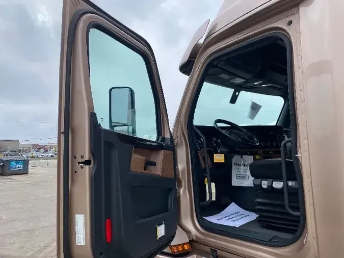 2020 Freightliner T12664ST