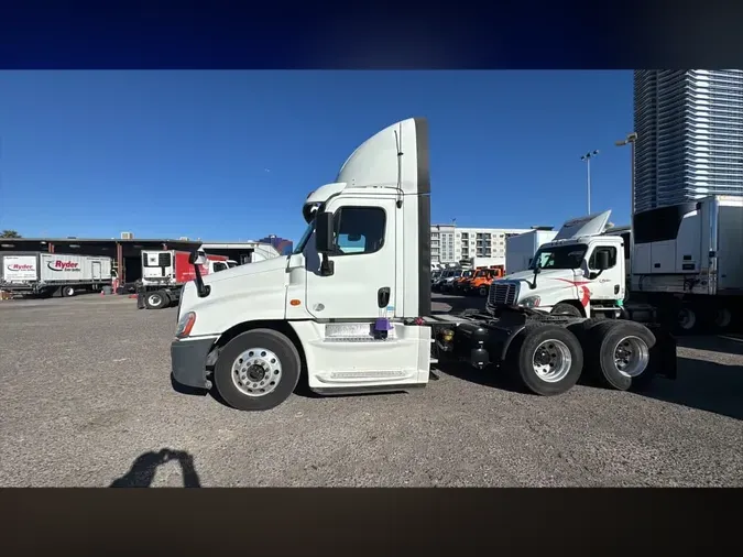 2019 FREIGHTLINER/MERCEDES CASCADIA 125918034e81ee0b0d0560897bebe38f89f