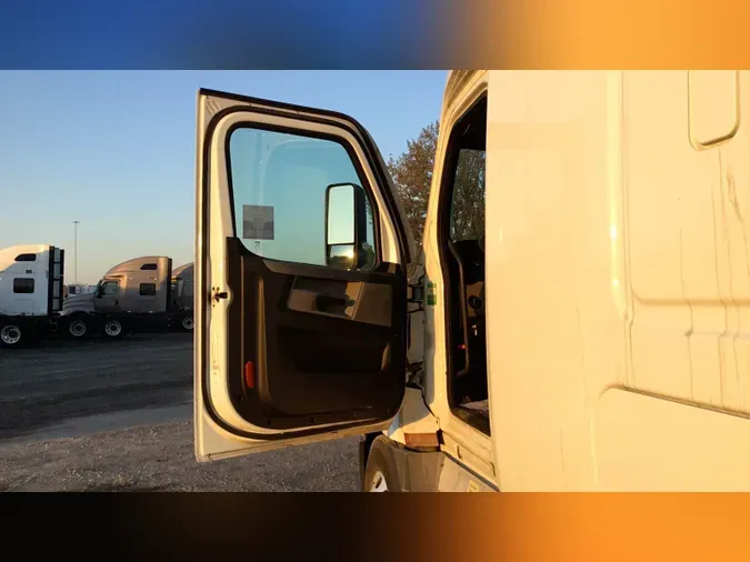 2022 Freightliner Cascadia 126