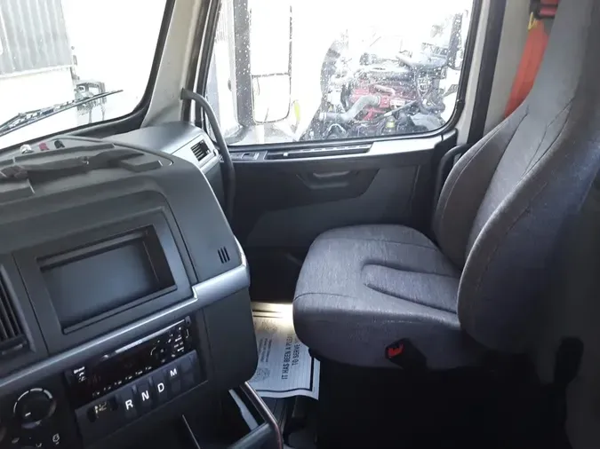 2019 VOLVO VNR42T 300